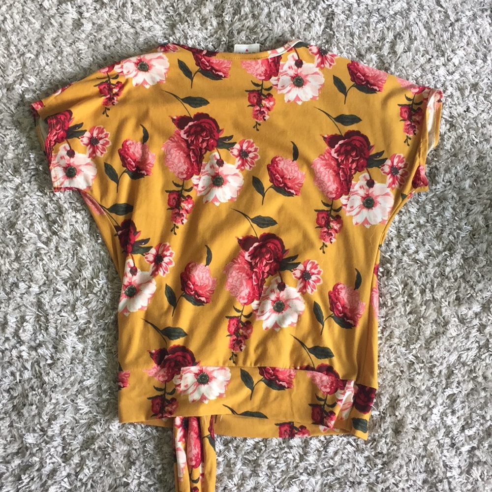 Floral blouse 🌻 - Picture 3 of 3